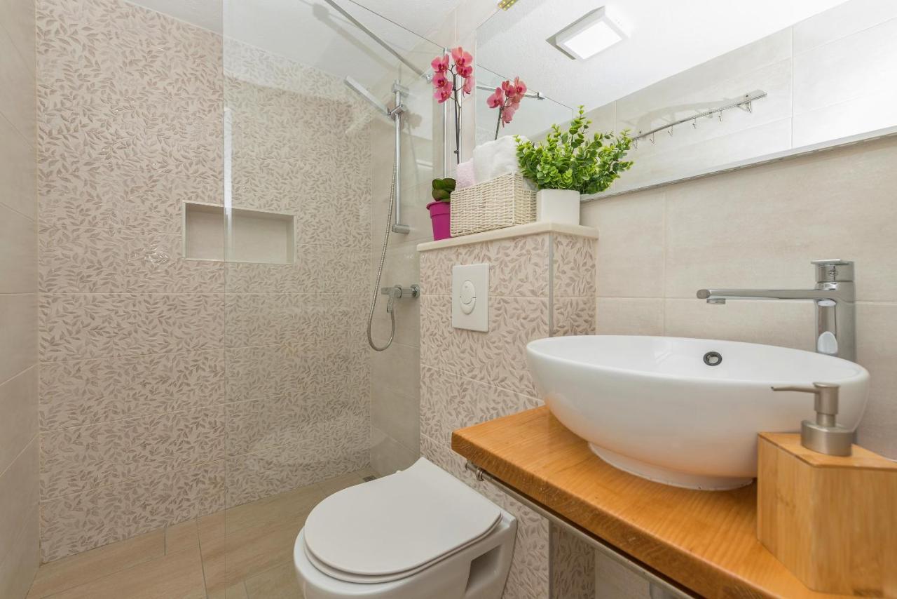 Premium Center Apartments Baška Voda Buitenkant foto